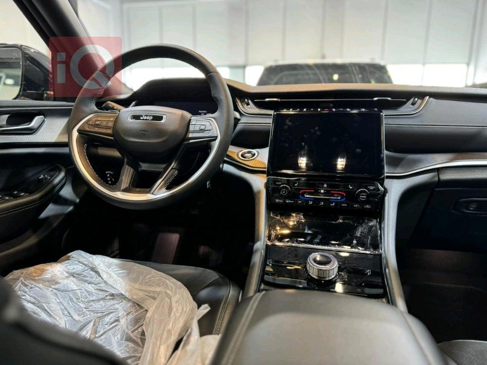 جیپ گراند شیرۆکی